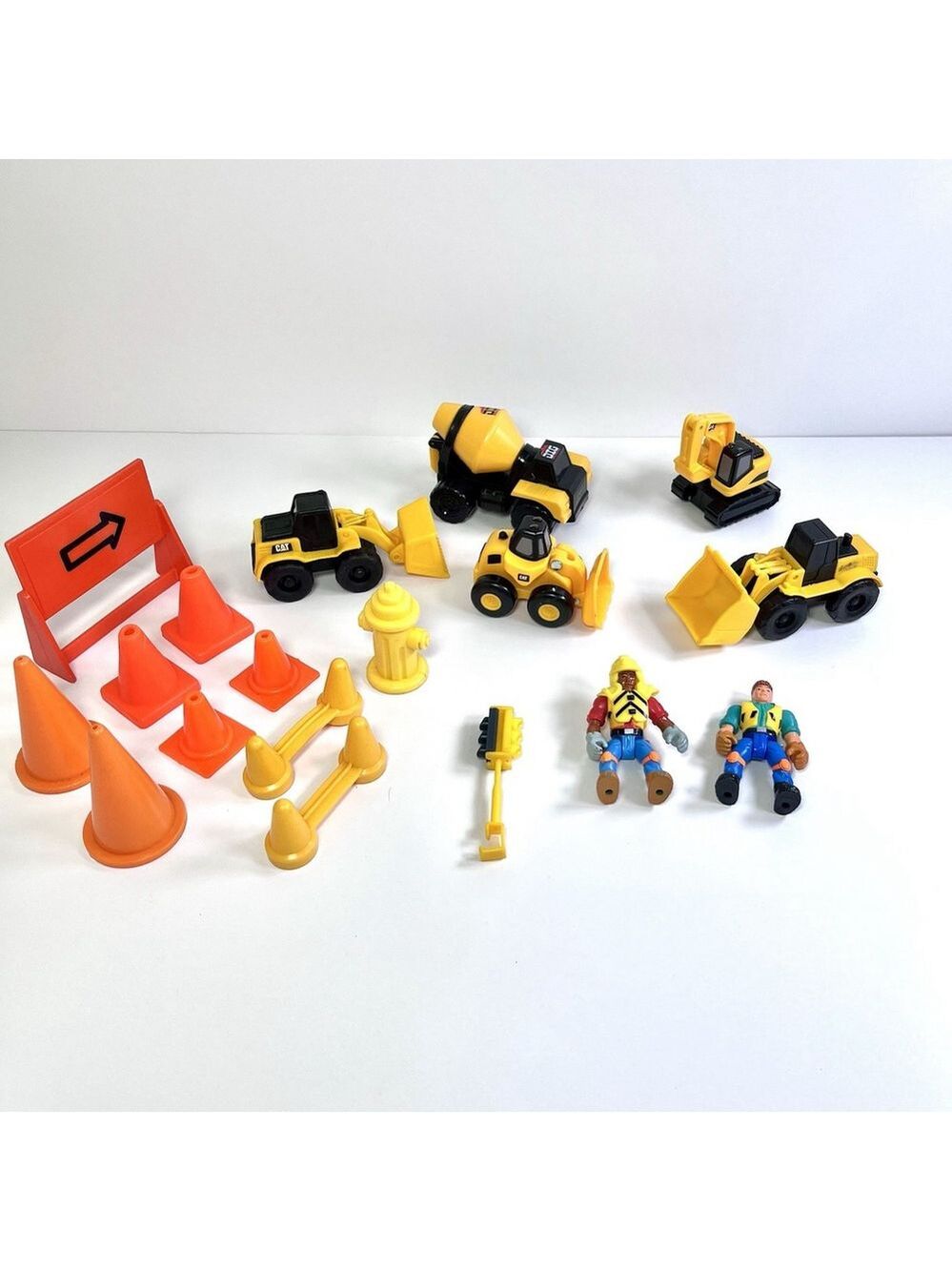 Set Of Construction Toys Assorted Heavy Equipment Cones Hydrant People CN